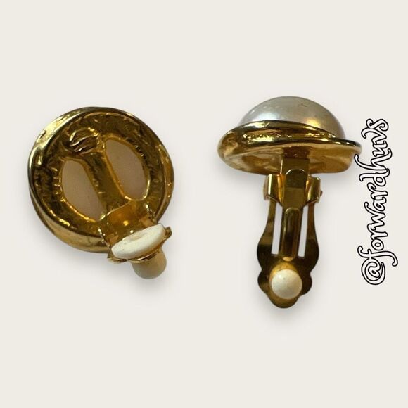Vintage Faux Pearl Gold Tone Non-Pierced Clip-On Earrings - Picture 6 of 8